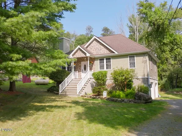 22 Meadows Ct, Hawley, PA 18428