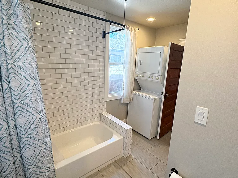 928 N Corona St — Photo 20