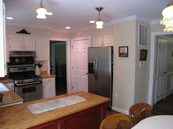 5th image of 9729 S Park Cir