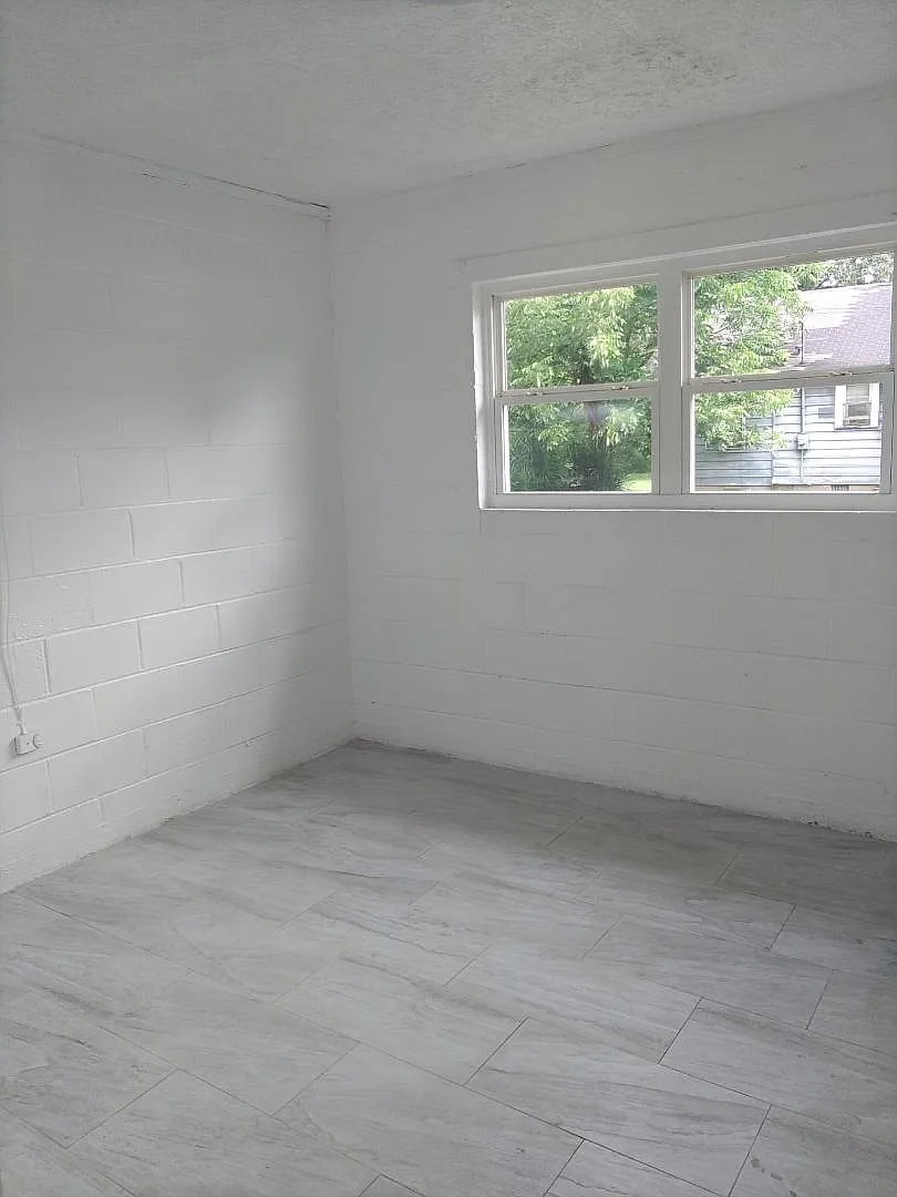 500 Hardy Avenue Southwest - #A — Photo 3