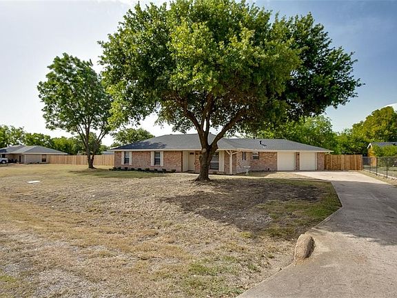 3rd image of 302 Sunrise Dr