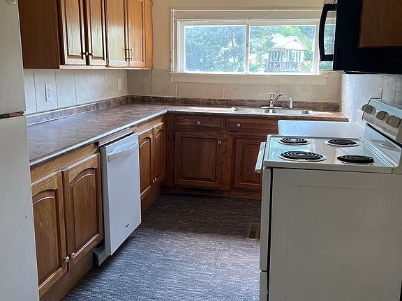 2nd image of 123 W Queen St