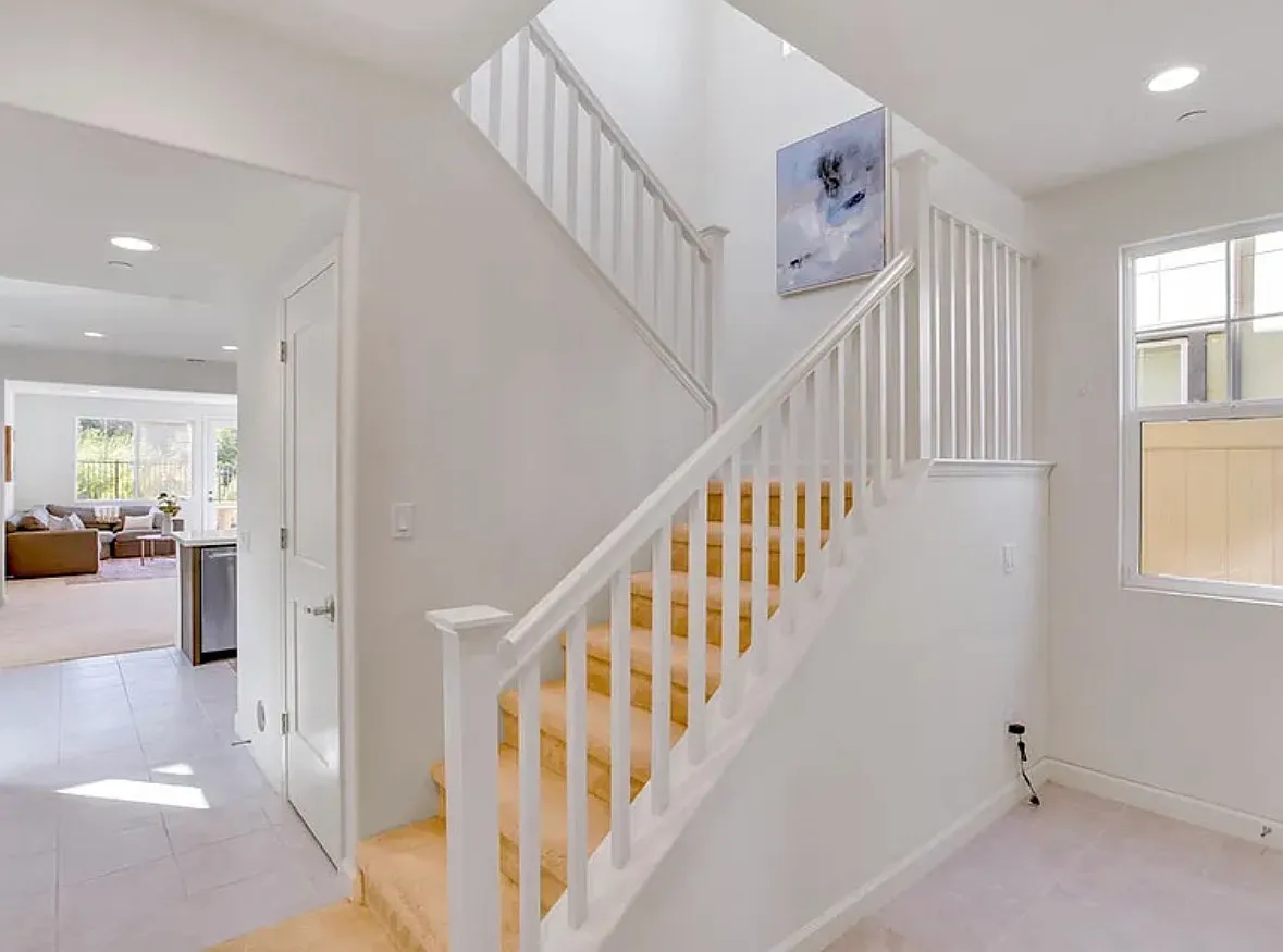 5 bed, 2475 sqft, $6,900 — Photo 3
