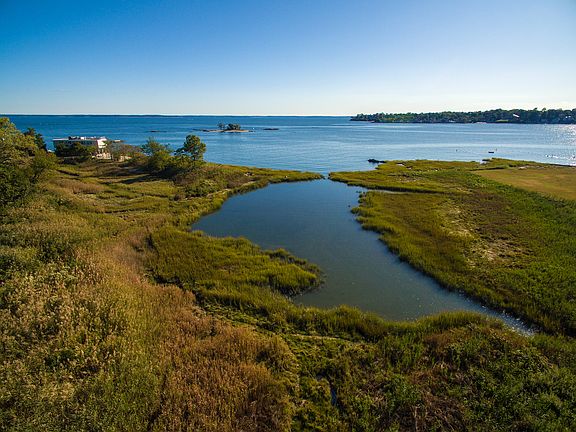 70 Kenilworth Drive East