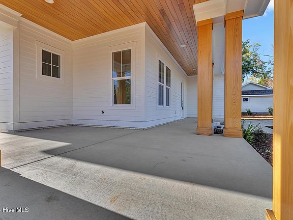 4th image of 4301 Oak Avenue