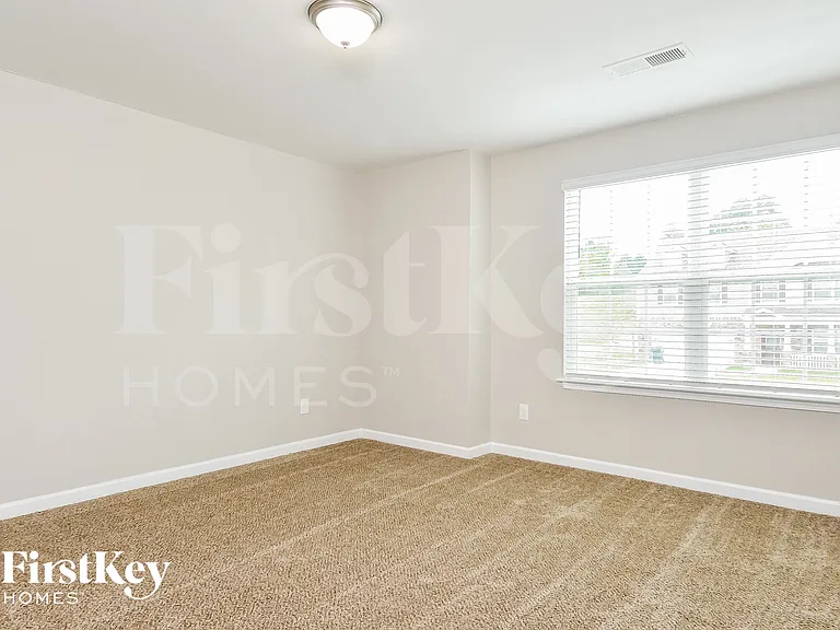342 Royce Dr — Photo 11