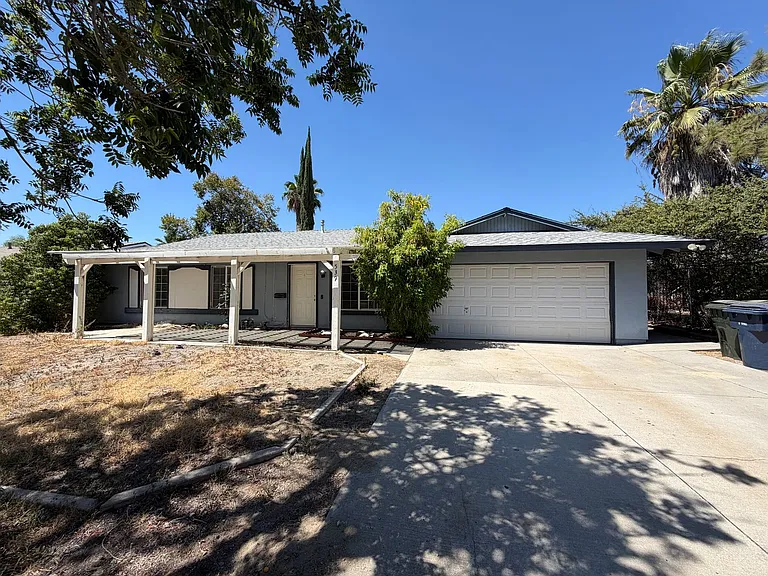 539 Hidalgo Ave — Photo 1