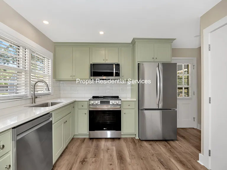 1616 McCullough Ave NE — Photo 15
