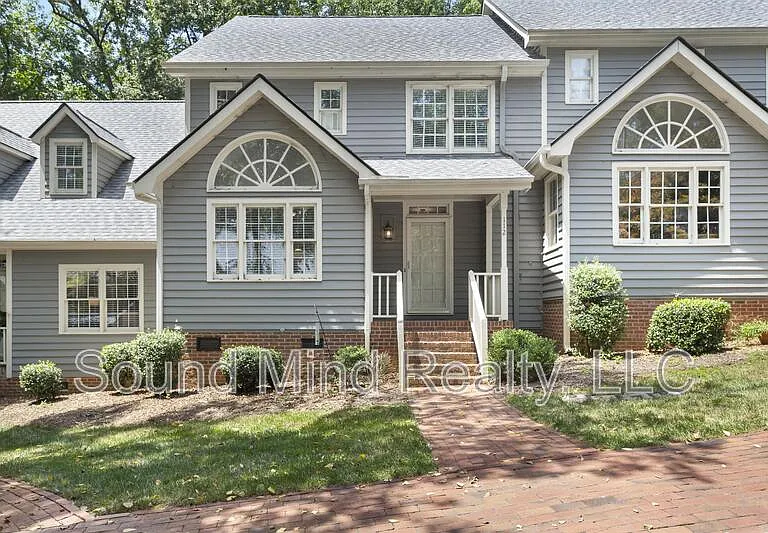 112 Lomond Ln — Photo 1