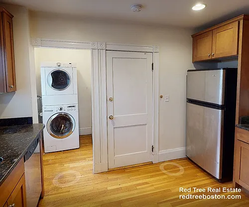189 Wordsworth St #1 Photo 1