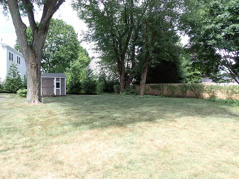 131 Jarvis Cir — Photo 22