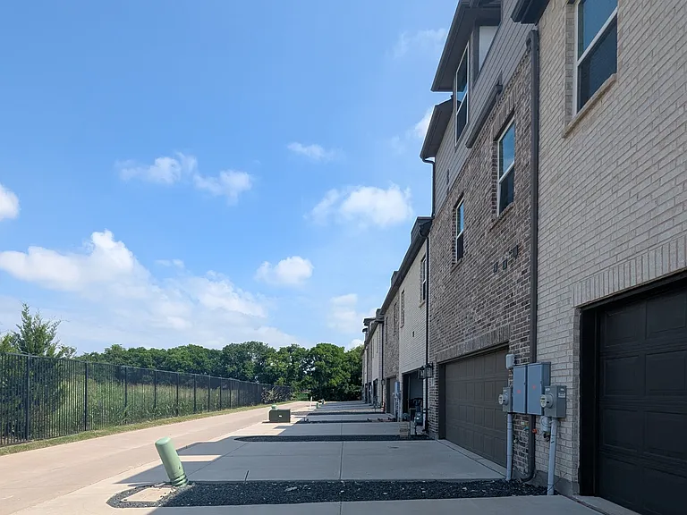 2257 Adena Springs Dr — Photo 26