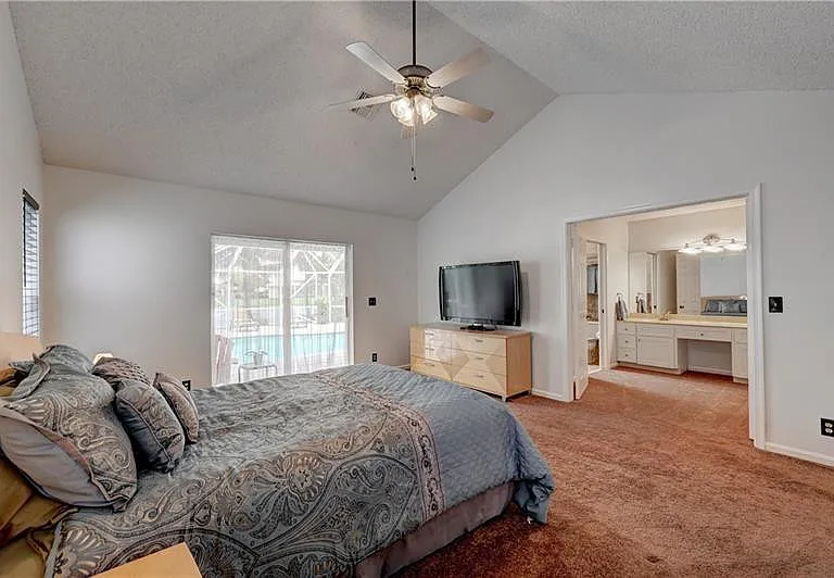 5088 NW 100th Ter — Photo 8