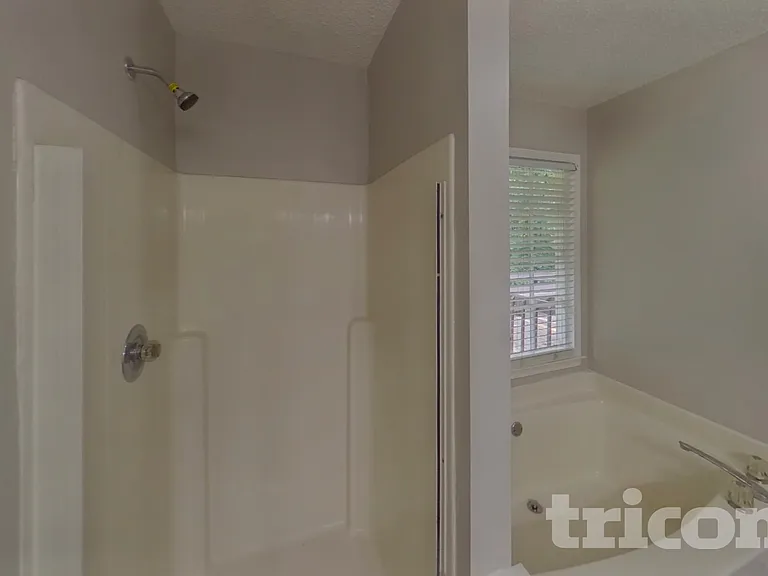 649 Stratford Dr — Photo 9