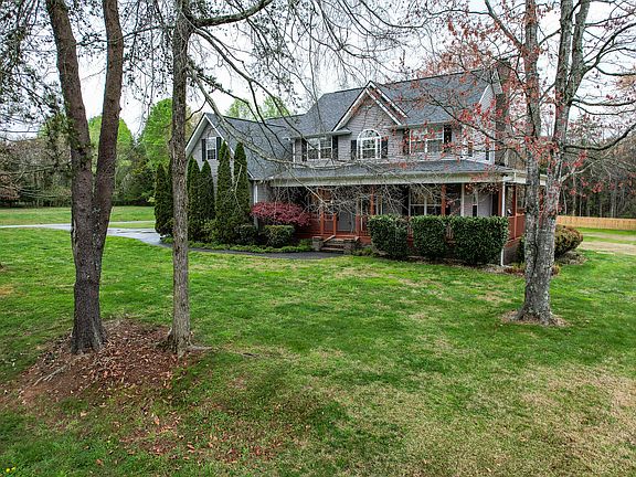 3rd image of 3604 Cove Ln