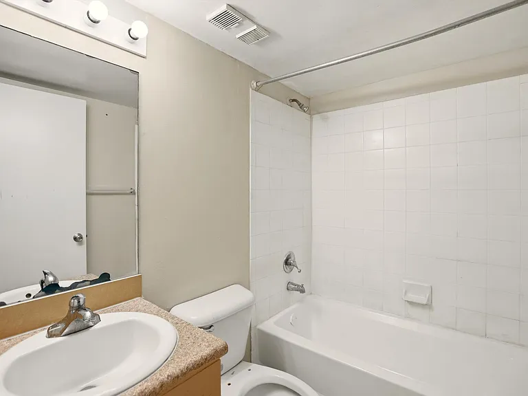959 Lake Terry Dr #B — Photo 12