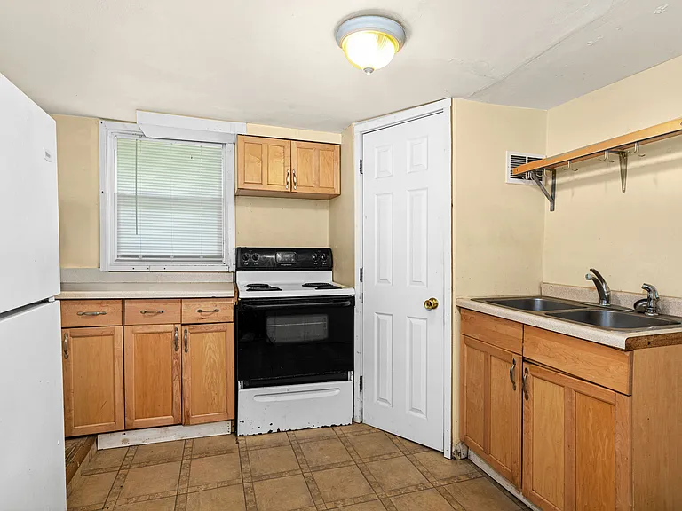 E10thStreet-16_05152026