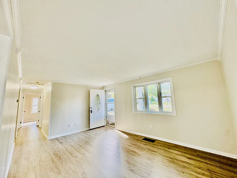 318 Pettibone St — Photo 6