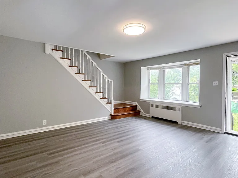 1522 Devereaux Ave — Photo 6