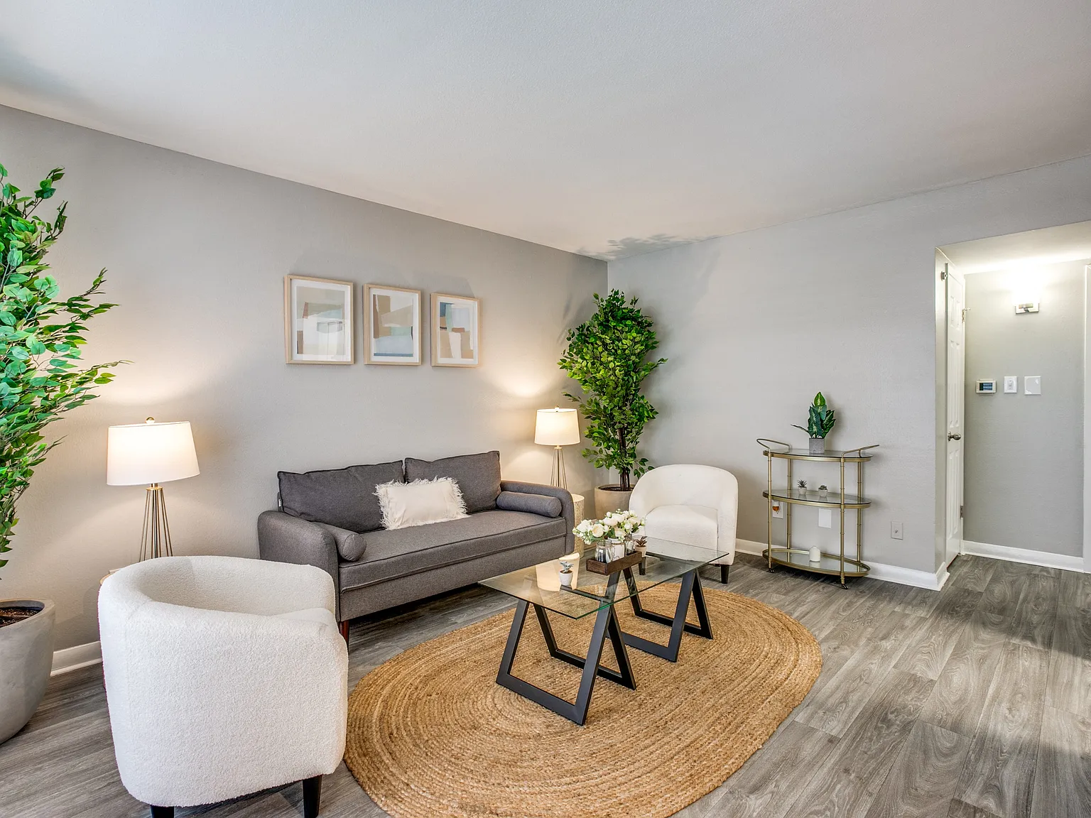 Bellaire Oaks Apartments — Photo 1