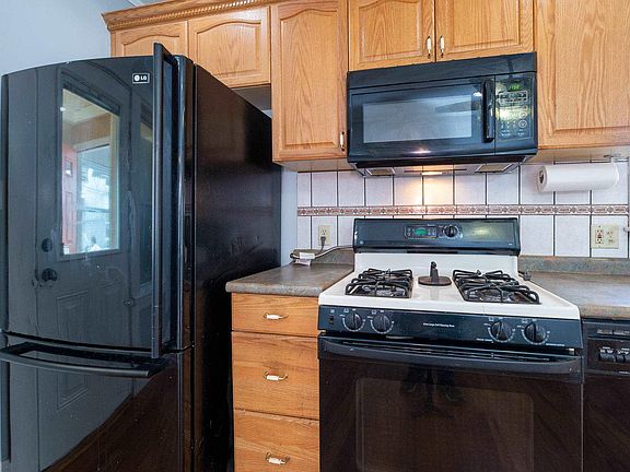5th image of 17 1/2 Lovewell St