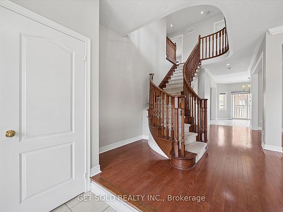 4th image of 25 Mountain Gorge Rd