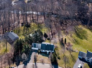 3 Old Barn Ln, Guilford, CT 06437