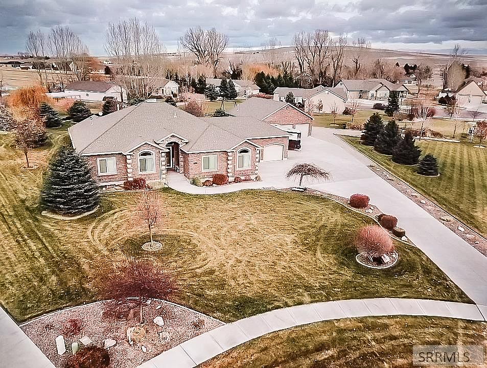 1st image of 3922 N McKibben Ln