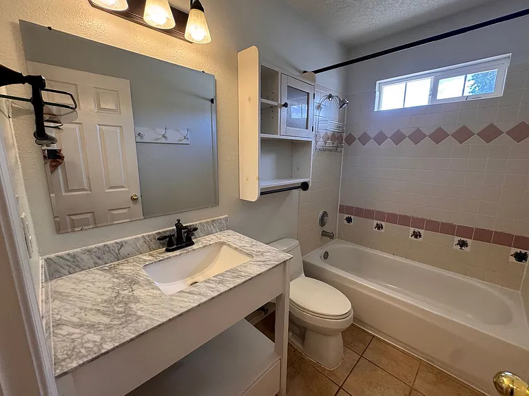 9701 Tapatio Dr NW — Photo 24