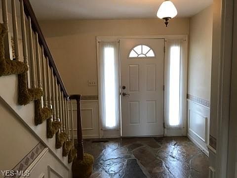 3rd image of 233 N Hills Dr
