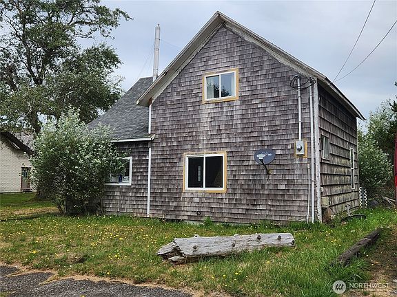 2nd image of 610 Lake Street SE
