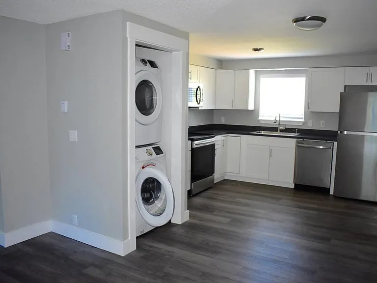 3110 NE Tide Ave — Photo 2