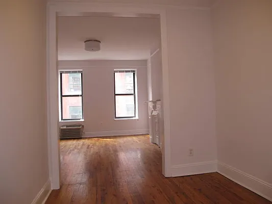Rented by Metropolis Real Estate of Manhattan | media 2