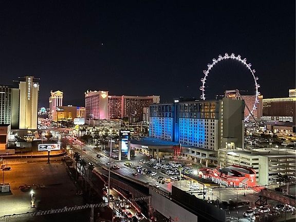 4th image of 211 E Flamingo Rd #1003