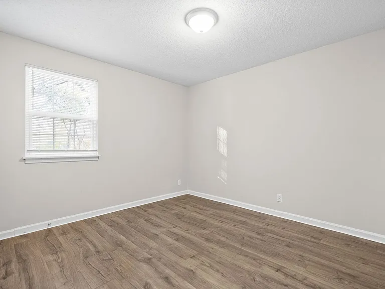 2 Bedroom Pet Friendly Apartment For Rent Near APSU! — Photo 31