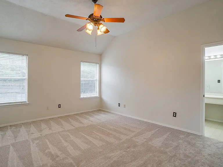 608 Gracie Ln — Photo 12