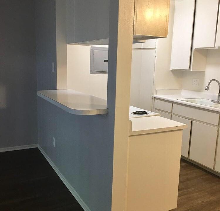 1st image of 2450 E 6th St APT 3