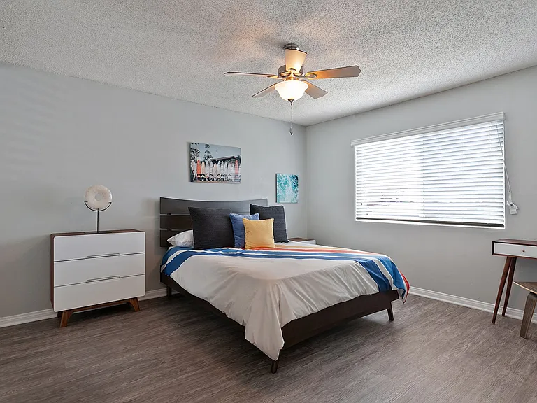 The Circle Apartments at Long Beach — Photo 16