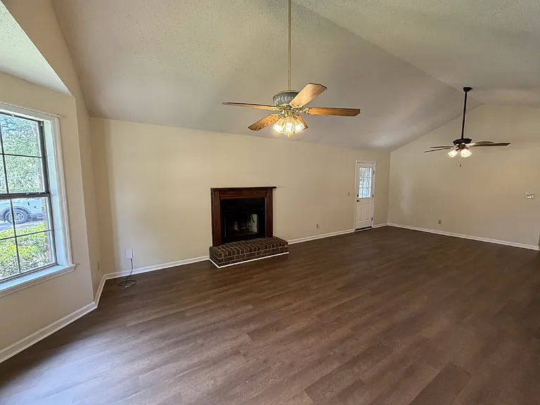 1477 Ben Gay Way — Photo 2