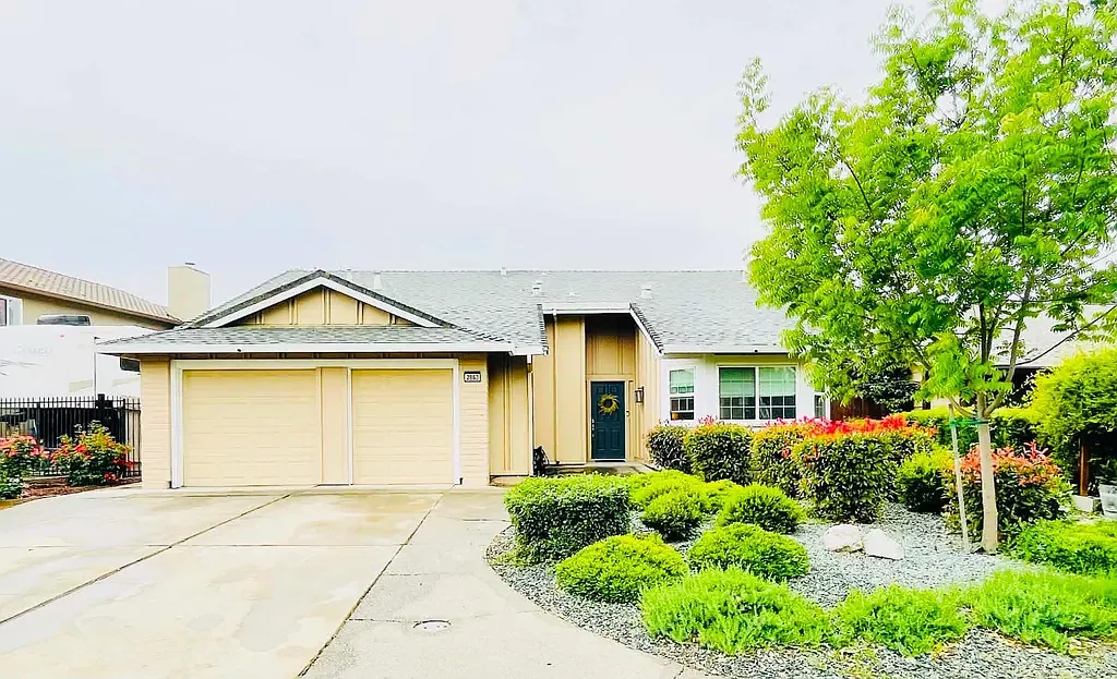 4 bed, 1513 sqft, $2,899 — Photo 1