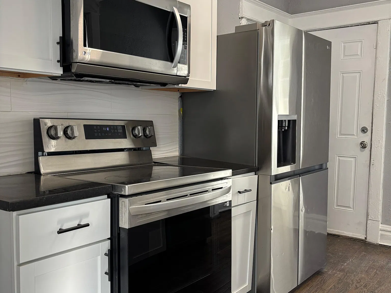 3 bed, 1300 sqft, $1,400 — Photo 4