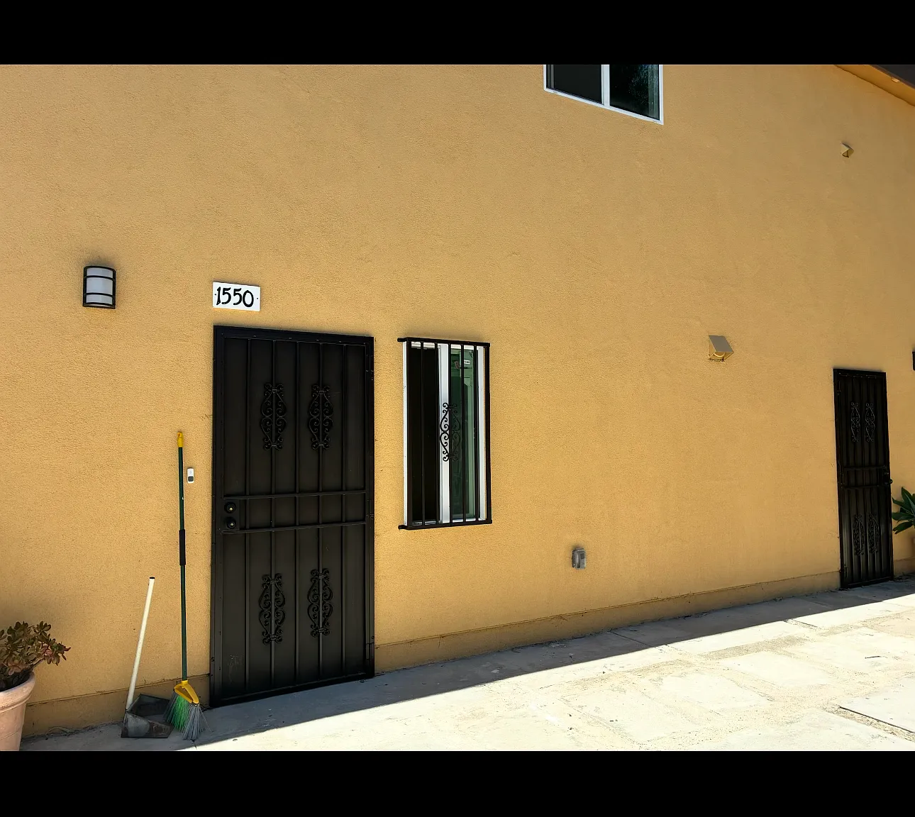 4 bed, 1.5 bath, $3,200 — Photo 1