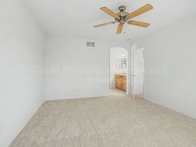 11081 Independence Cir W — Photo 15