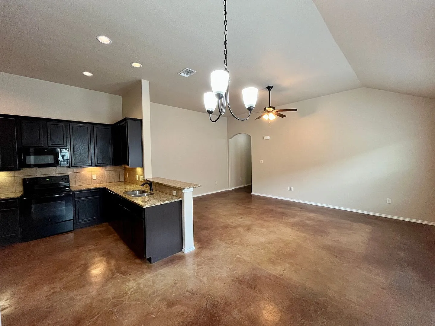 Beautiful Duplex in Seguin! — Photo 3