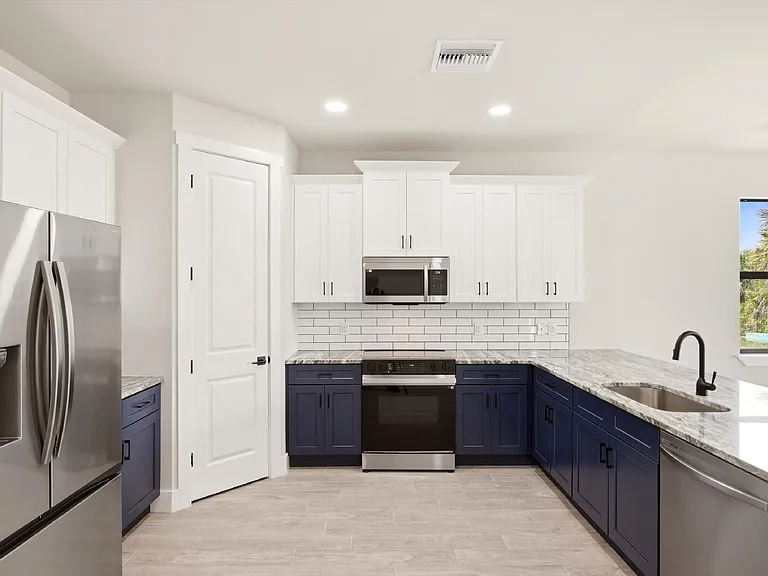 3750 NE 13th Ave — Photo 9