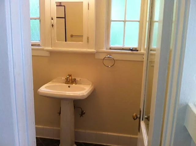 938 E Appleton St #6 — Photo 5