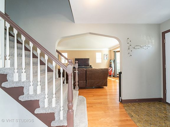 3rd image of 5026 N Oconto Ave