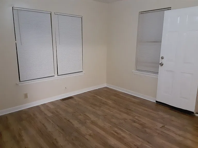 1512 Flora St — Photo 11