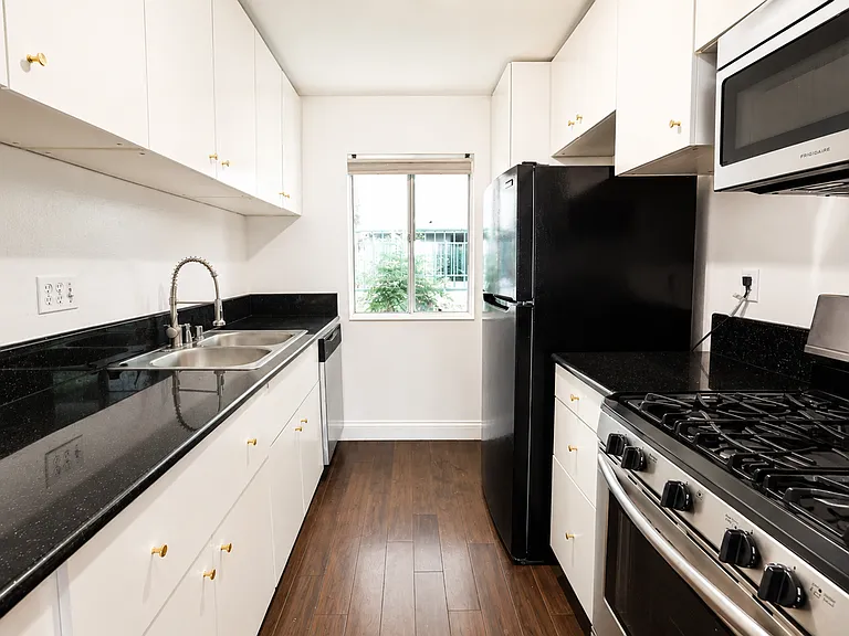 20134 Leadwell St #167 — Photo 5