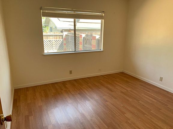 4th image of 2535 Jensen Ave #C